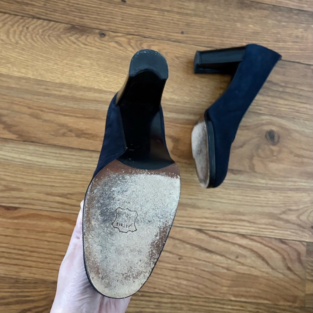 Stuart Weitzman Dark Blue Suede Pumps, size 8.5 - Picture 7 of 7